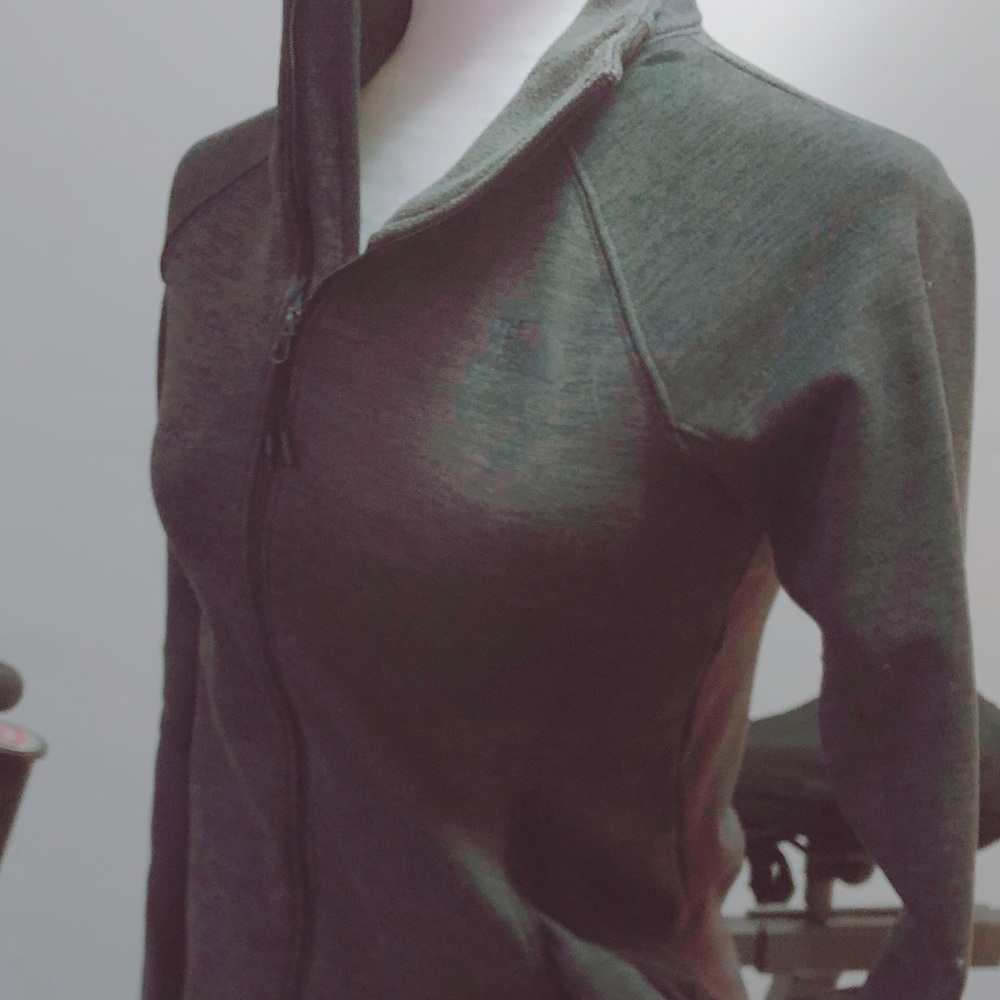 Northface base layer running jacket - Picture 3 of 6
